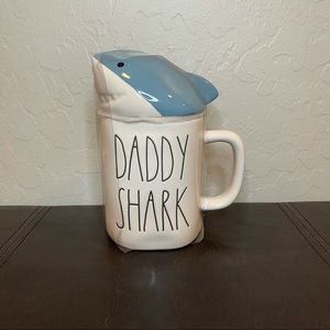 NWT Rae Dunn DADDY SHARK ceramic mug w/ topper lid